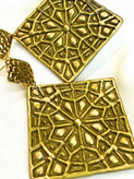 گوشوارهی کاشی مربعی